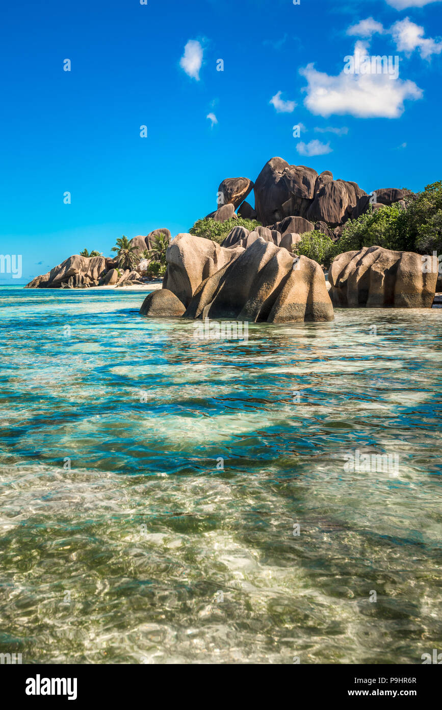 Plage de l'île tropicale, source d'argent, La Digue, Seychelles Banque D'Images