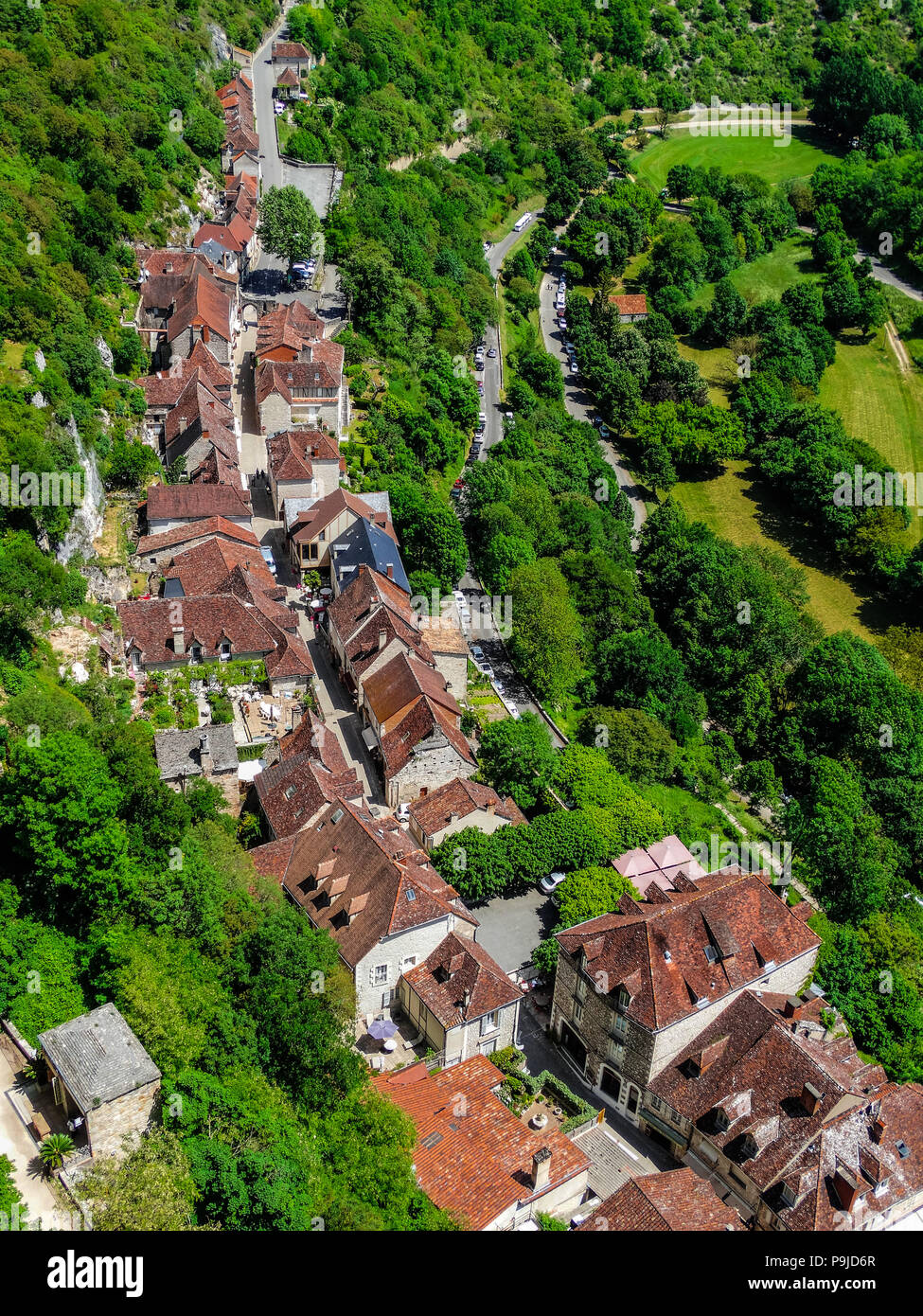 Rocamadour village médiéval, paysage urbain d'antenne avec la lumière du soleil Banque D'Images Rocamadour village médiéval, paysage urbain d'antenne avec la lumière du soleil Banque D'Images