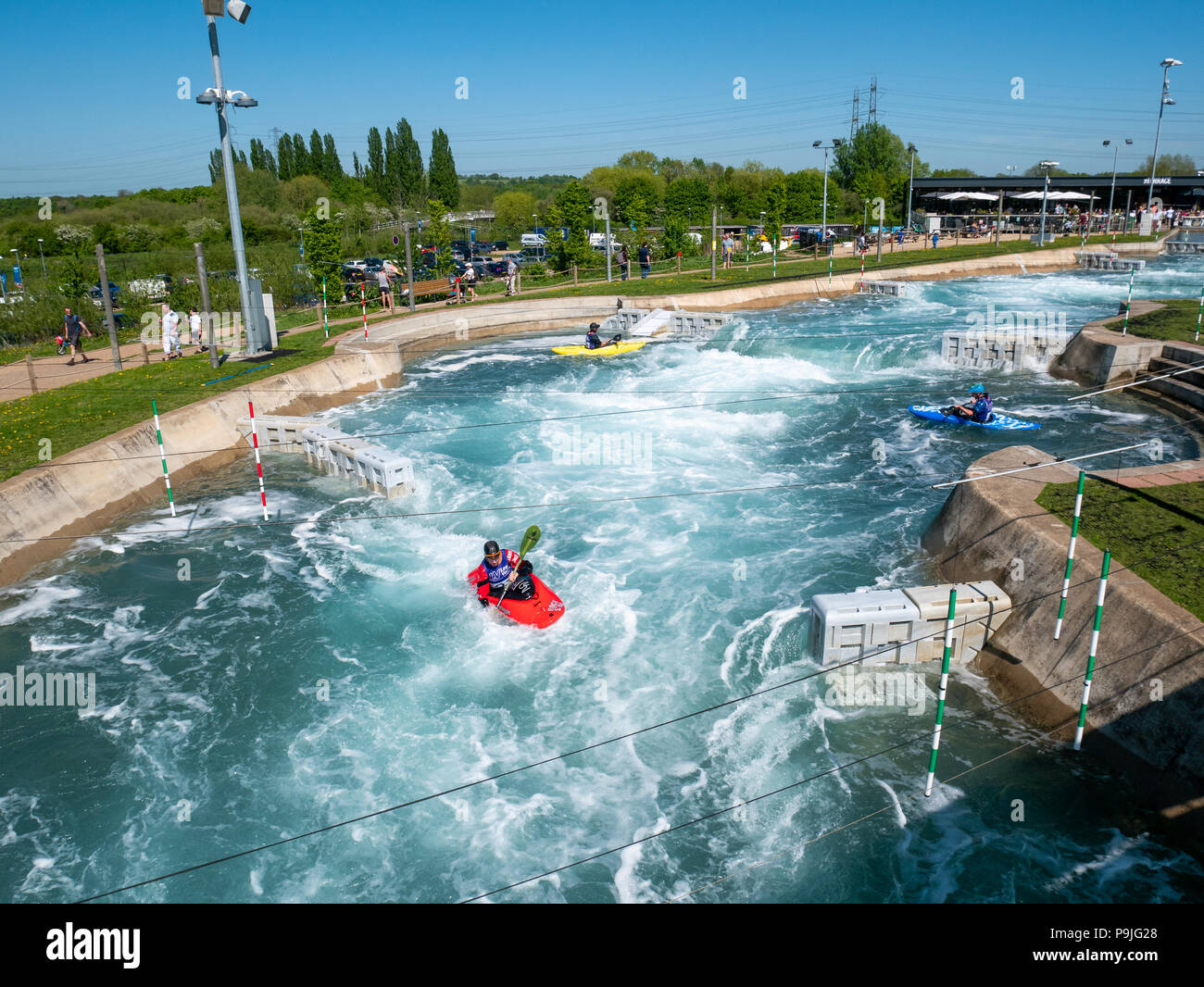 White water rafting à la Lee Valley White Water Centre, London, UK Banque D'Images