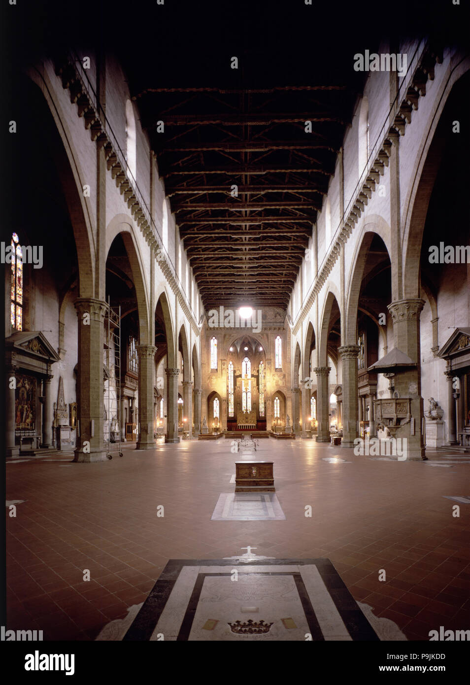 Vue de l'intérieur de l'église de Santa Croce, attribué à Arnolfo di Cambio à Florence. Banque D'Images