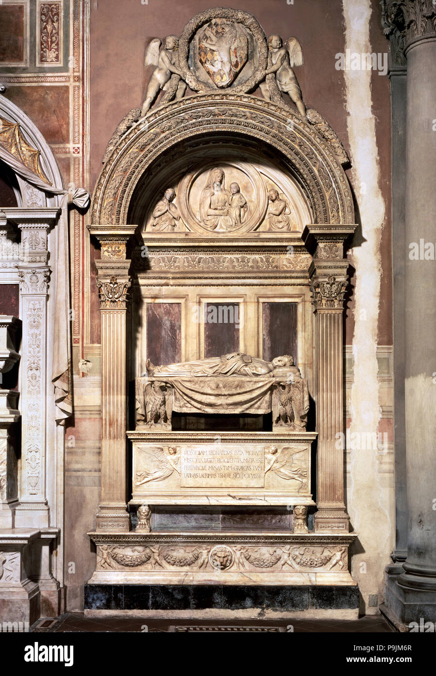 Tombe de Leonardo Bruni (1370-1444), humaniste italien. Travailler par Bernardo Rossellino. Banque D'Images