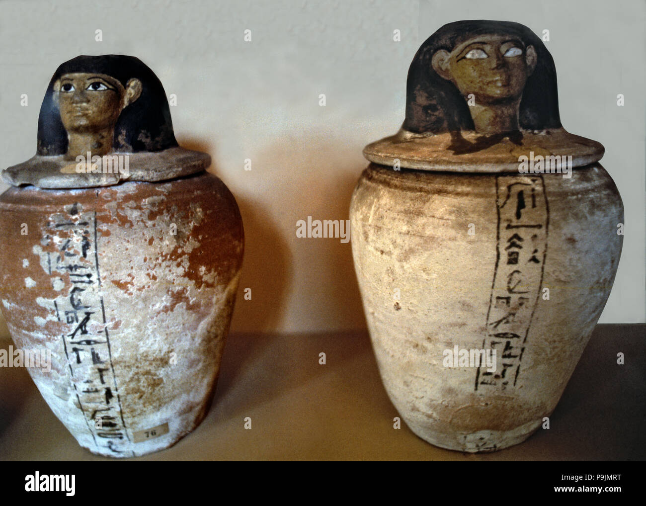 Vase vases canopes égyptiens Photo Stock - Alamy