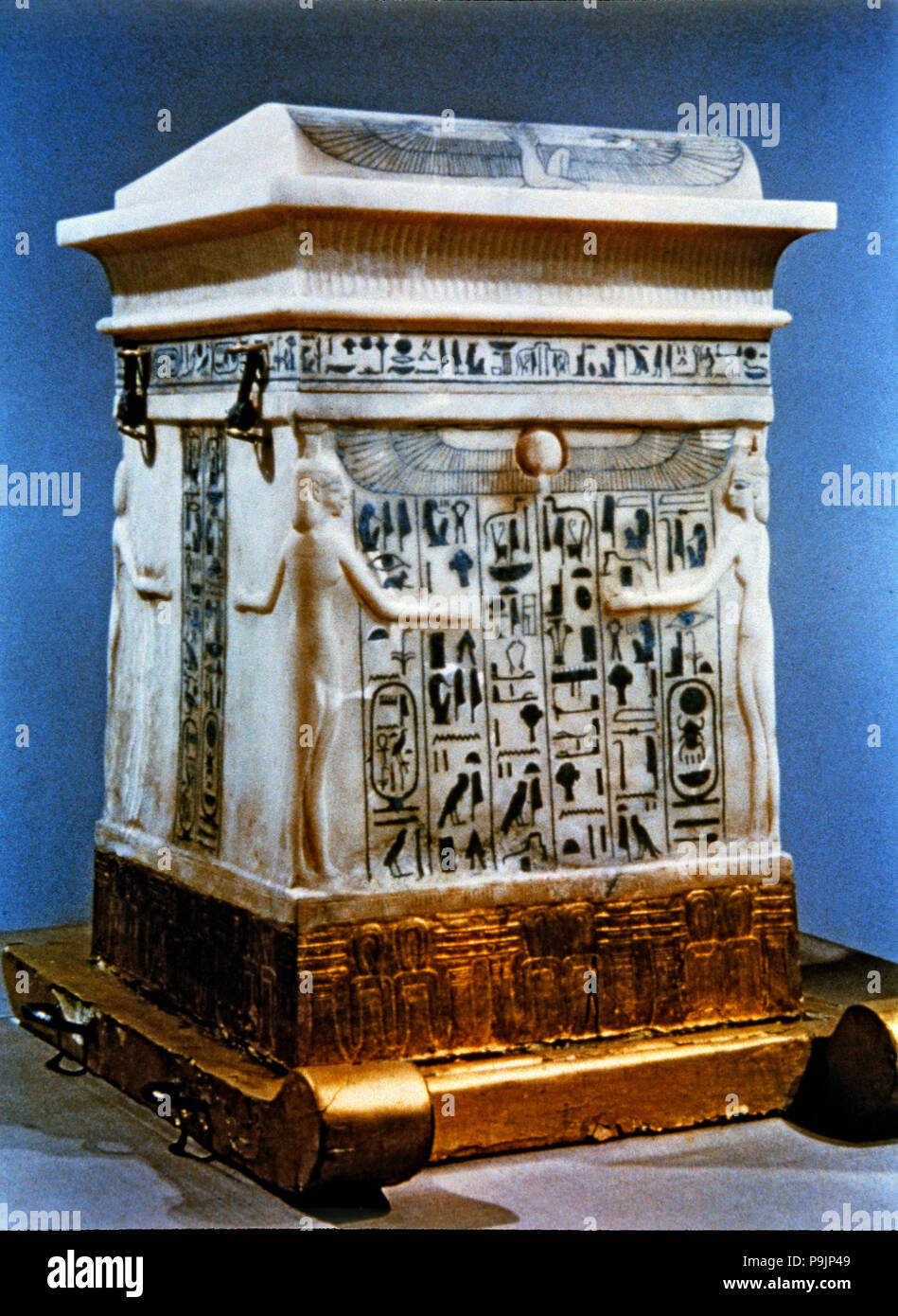 Vase vases canopes trouvés parmi les objets funéraires dans la tombe du  pharaon Toutankhamon, taillé dans l'albâtre Photo Stock - Alamy