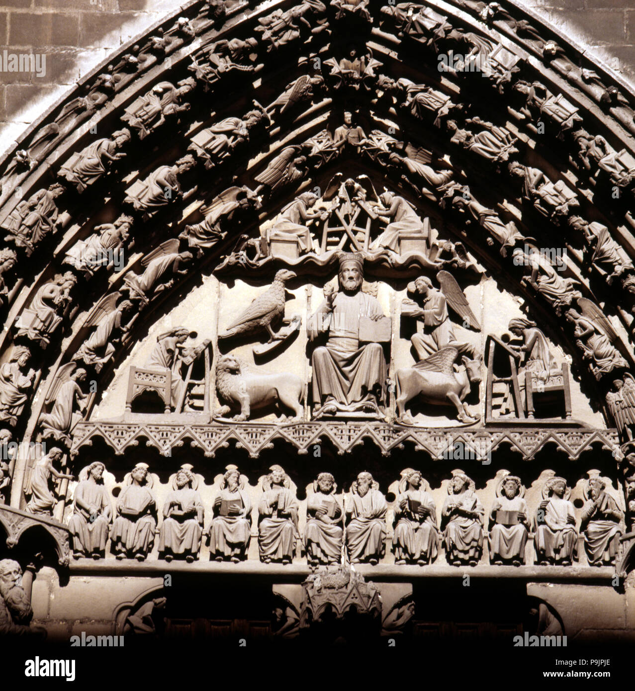 Détail des sculptures dans le tympan de la porte Sarmental de la cathédrale de Burgos, il hig… Banque D'Images