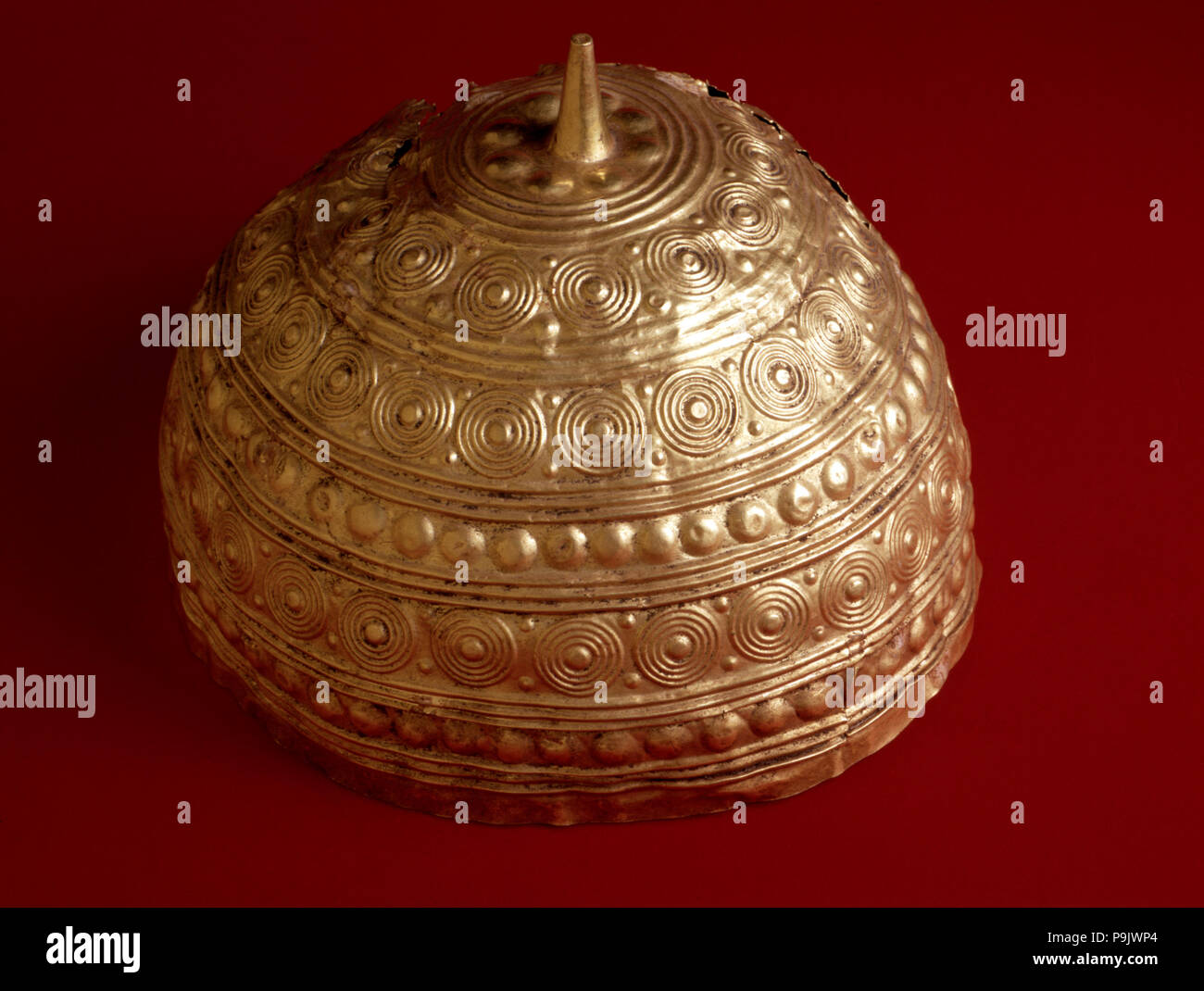 Casque d'or d'un Celtic warrior, de, une partie de l'Rianxo Castro de la culture. Banque D'Images