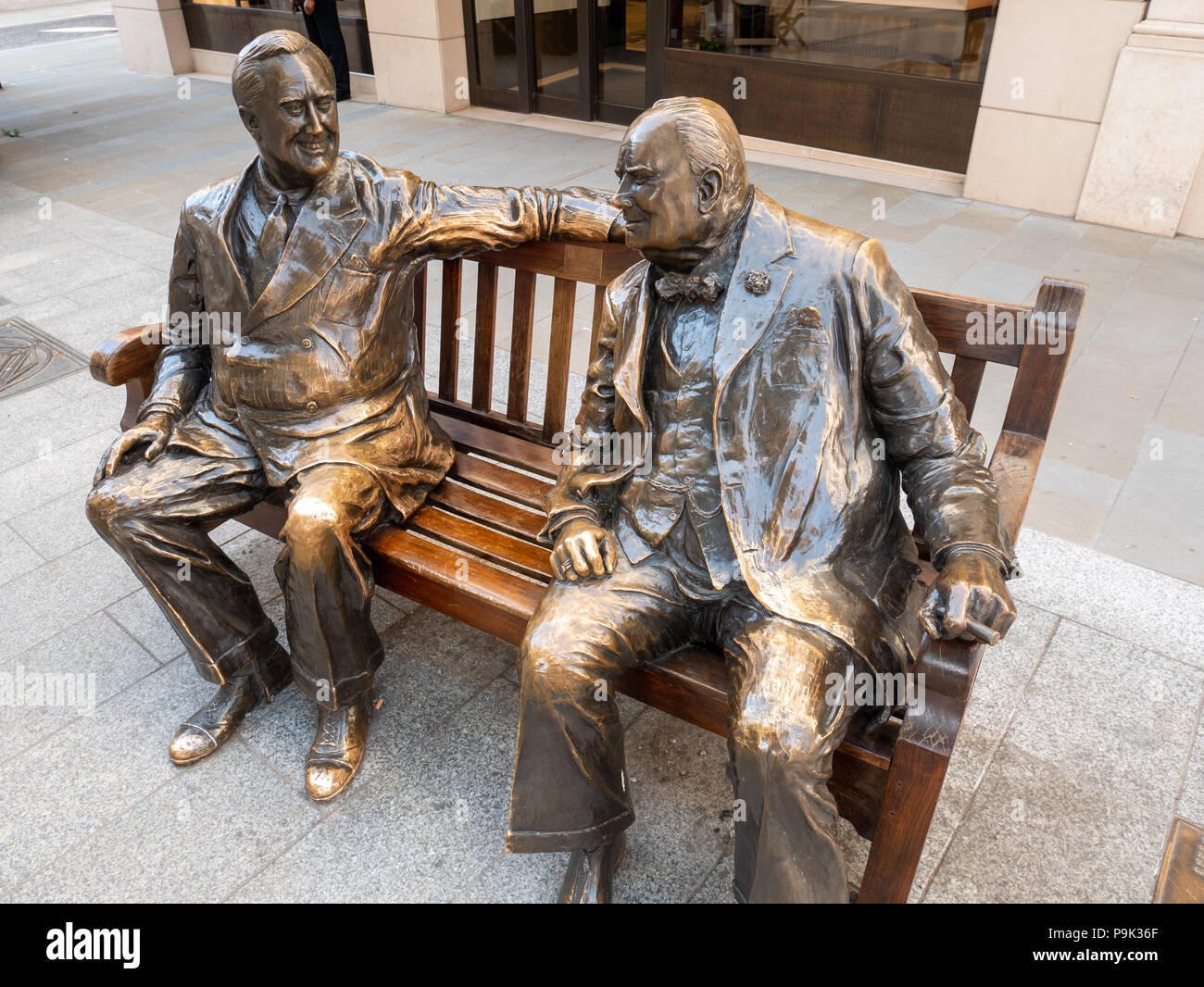 Churchill et Roosevelt alliés Sculpture à New Bond Street, Londres, Royaume-Uni Banque D'Images