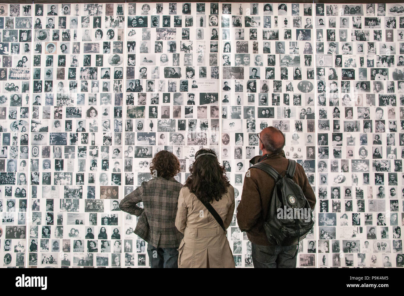 Le Mémorial des enfants, photos d'enfants juifs déportés de France au Musée commémoratif de l'Holocauste à Paris Banque D'Images