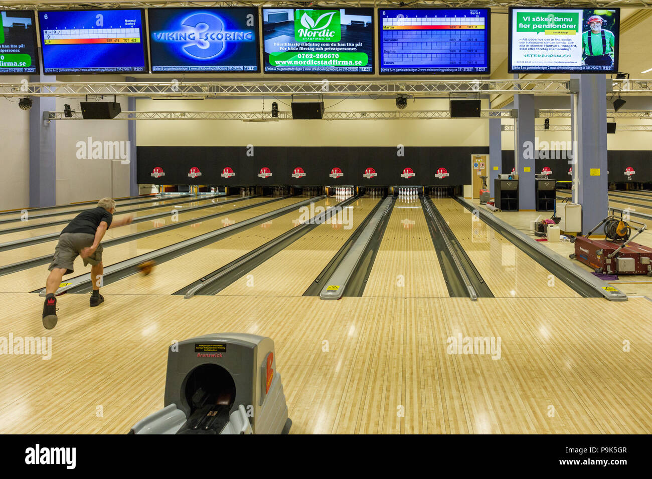 GOTHENBURG, Suède - le 18 juillet 2018 : Lone plus man bowling par lui-même Banque D'Images