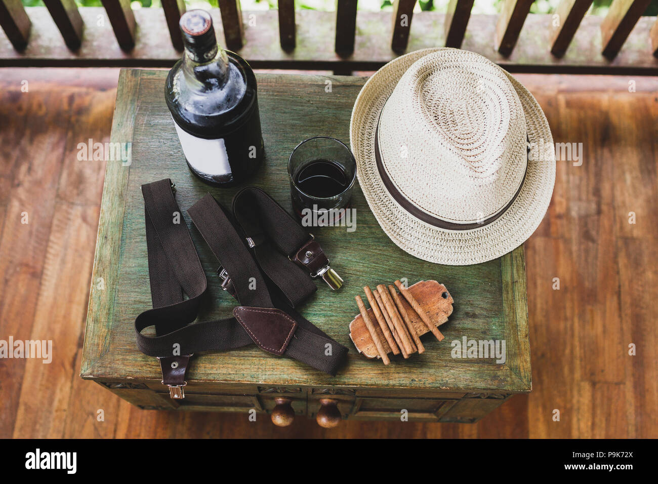 Old Cuban Men Smoke Cigars Banque d'image et photos - Alamy