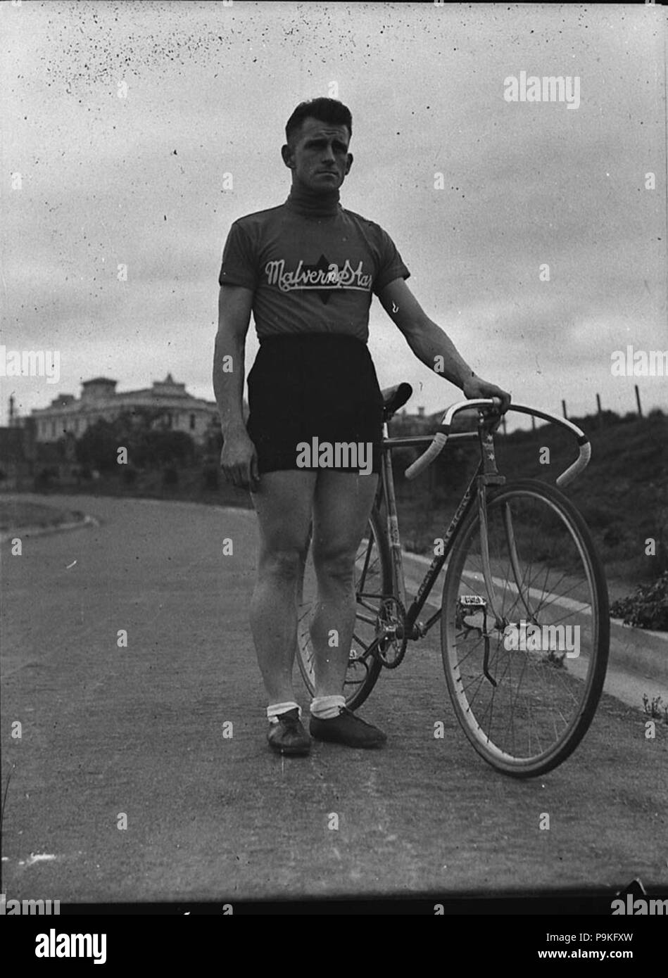 246 23284 SLNSW Len Rogers et de vélos prises pour Bruce Petit Ltd Banque D'Images