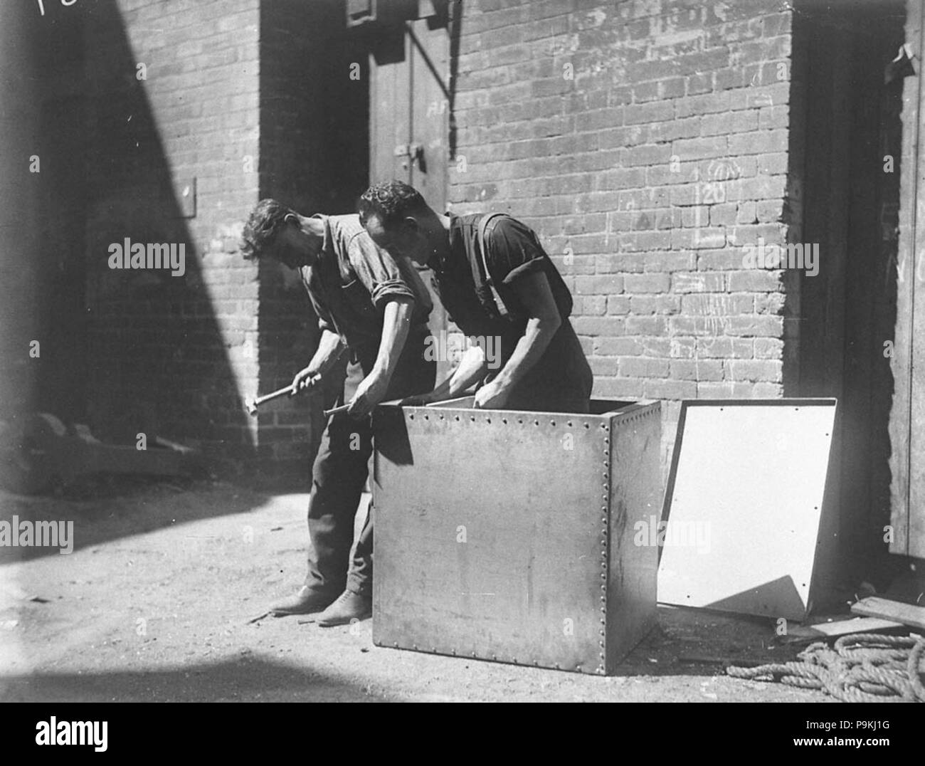 66341 SLNSW 274 Ajusteurs de riveter la boîte hermétique d'où Murray le Escapologist propose de s'échapper dans un show de Tivoli Banque D'Images