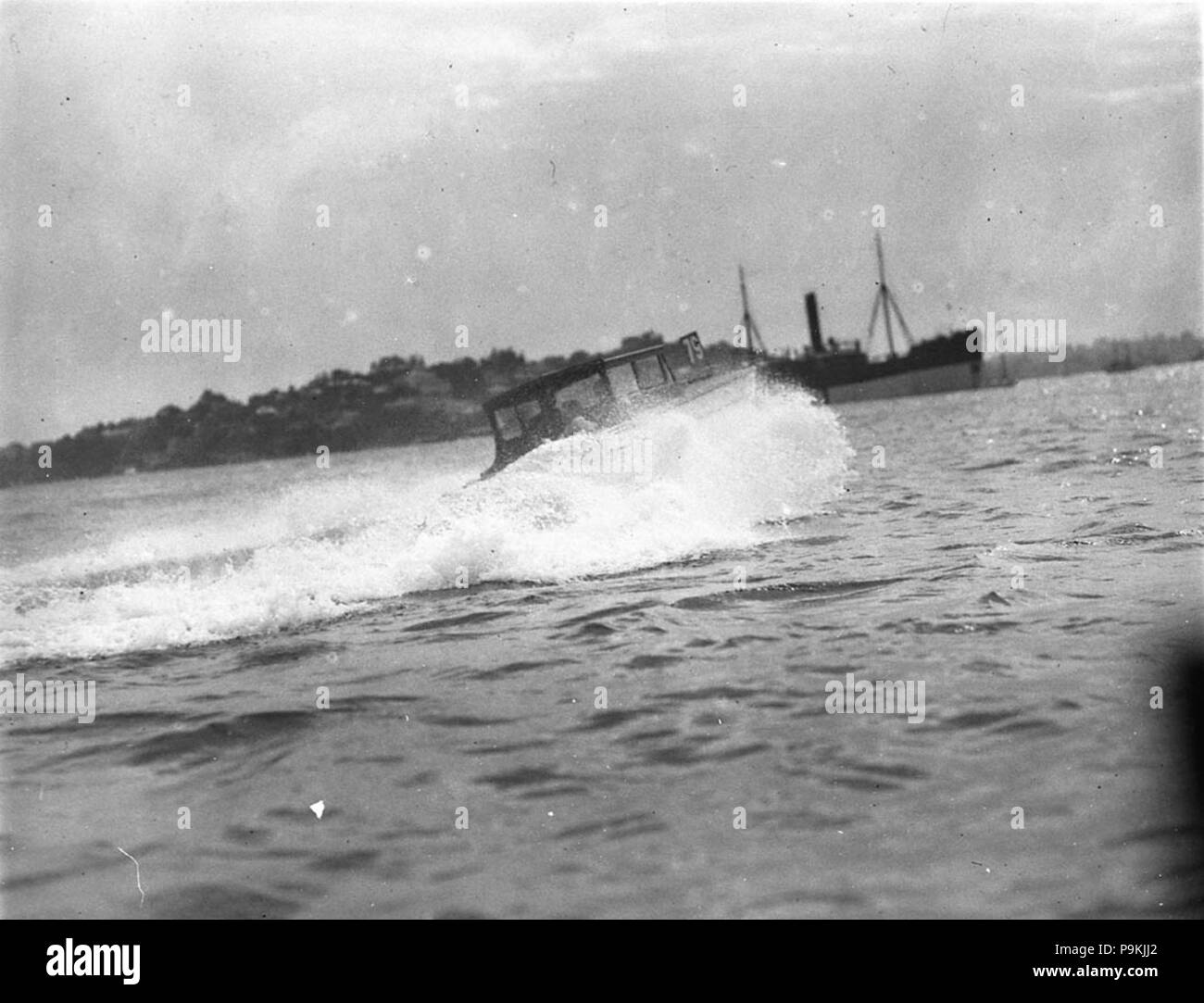 276 SLNSW 7583 vedette 79 presque invisibles à travers un nuage de spray Banque D'Images