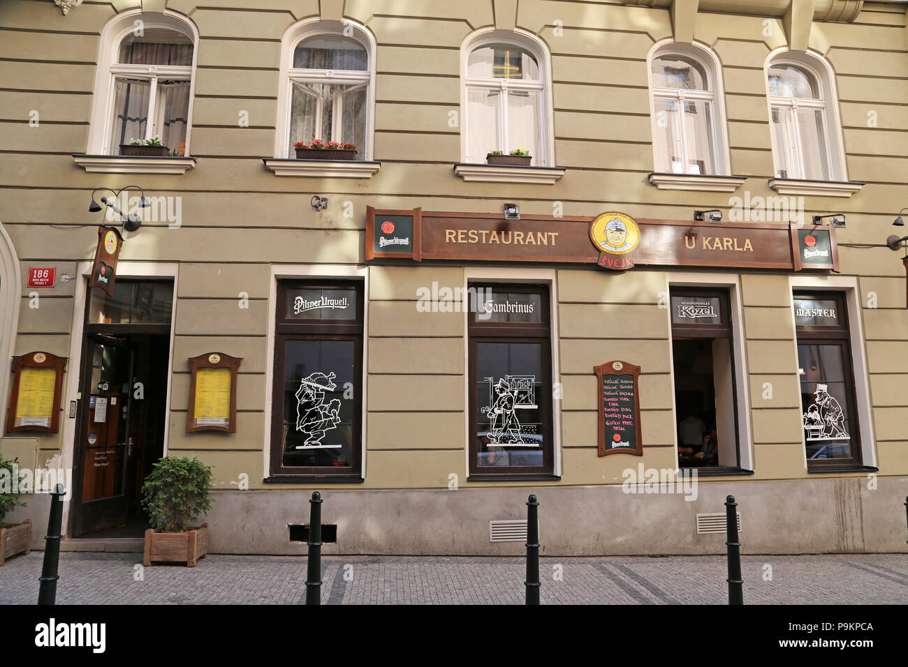 Le Restaurant Švejk U Karla, Křemencova, Nové Město (Nouvelle ville), Prague, Tchéquie (République tchèque), de l'Europe Banque D'Images Le Restaurant Švejk U Karla, Křemencova, Nové Město (Nouvelle ville), Prague, Tchéquie (République tchèque), de l'Europe Banque D'Images