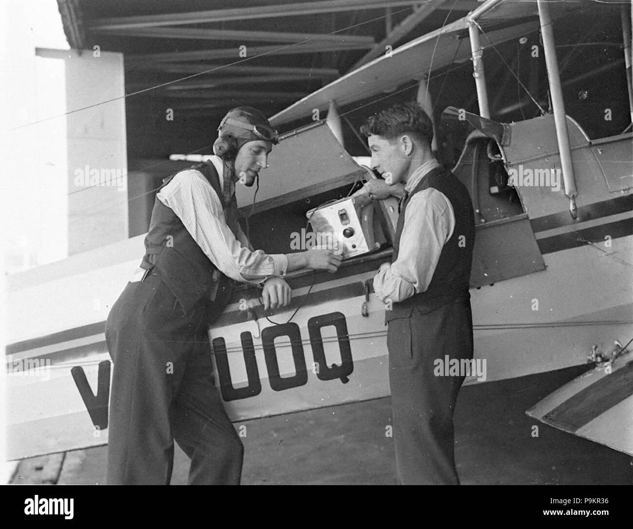 294 SLNSW 8481 Baptême d'avion Spongieuse VHUOQ hors Smithys hangar ANA Banque D'Images