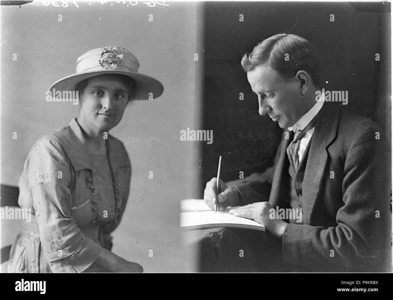 295 SLNSW 8751 une femme en grand chapeau et un homme écrit Banque D'Images