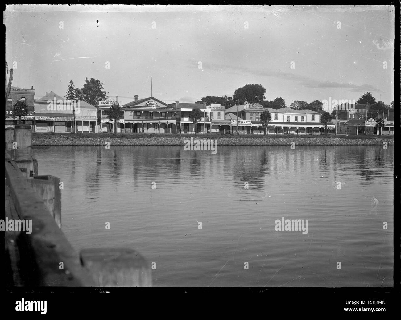 304 rue sur l'eau à Tauranga, 1924. 296375 ATLIB Banque D'Images