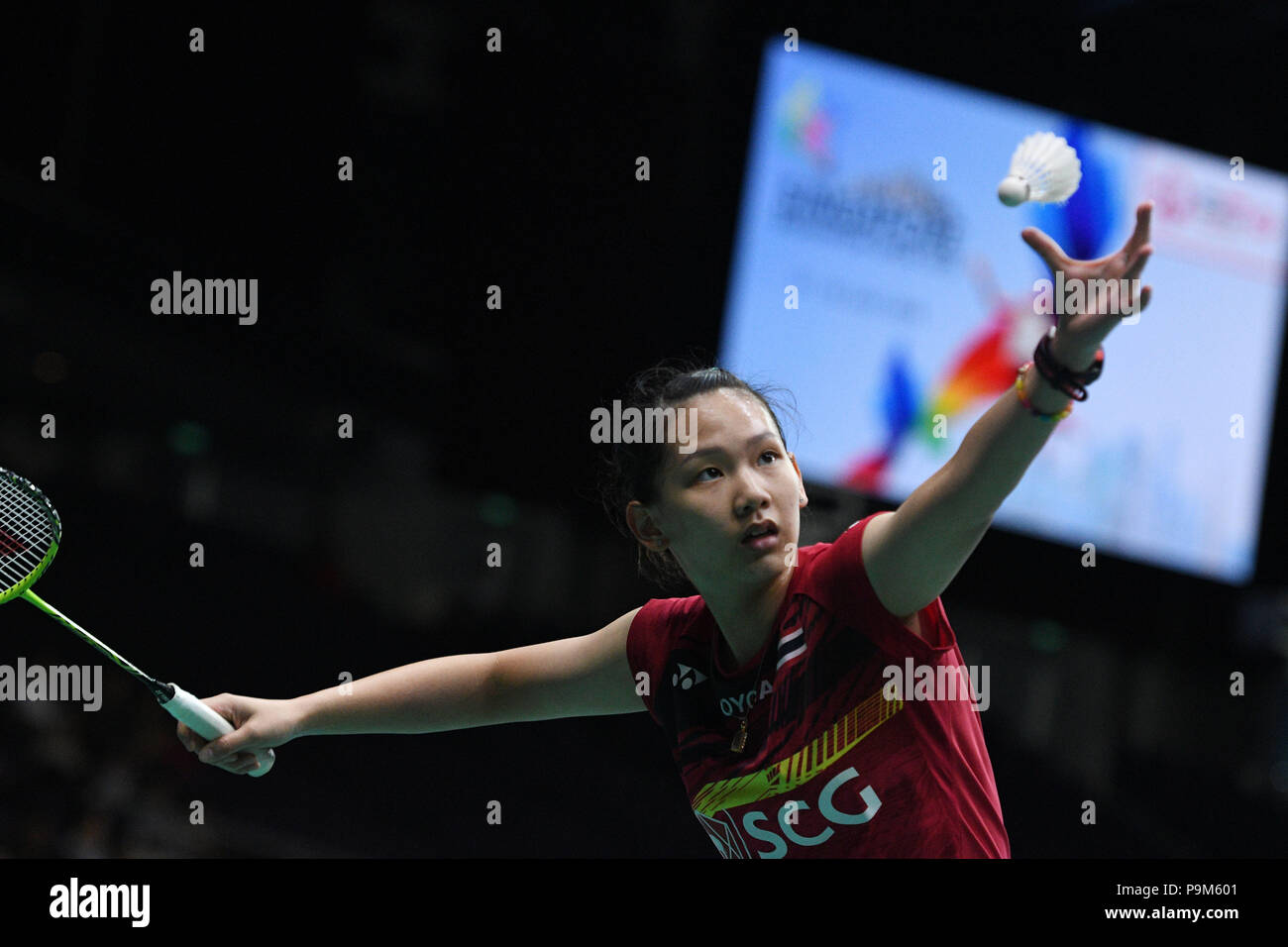 Singapour. 19 juillet, 2018. Pornpawee Chochuwong sert de la Thaïlande au cours de la féminin deuxième tour contre Yue Han de Chine à Singapour 2018 Open Badminton tenue au Singapore Indoor Stadium à Singapour, le 19 juillet 2018. Pornpawee Chochuwong perdu par 1-2. Credit : Puis Chih Wey/Xinhua/Alamy Live News Banque D'Images
