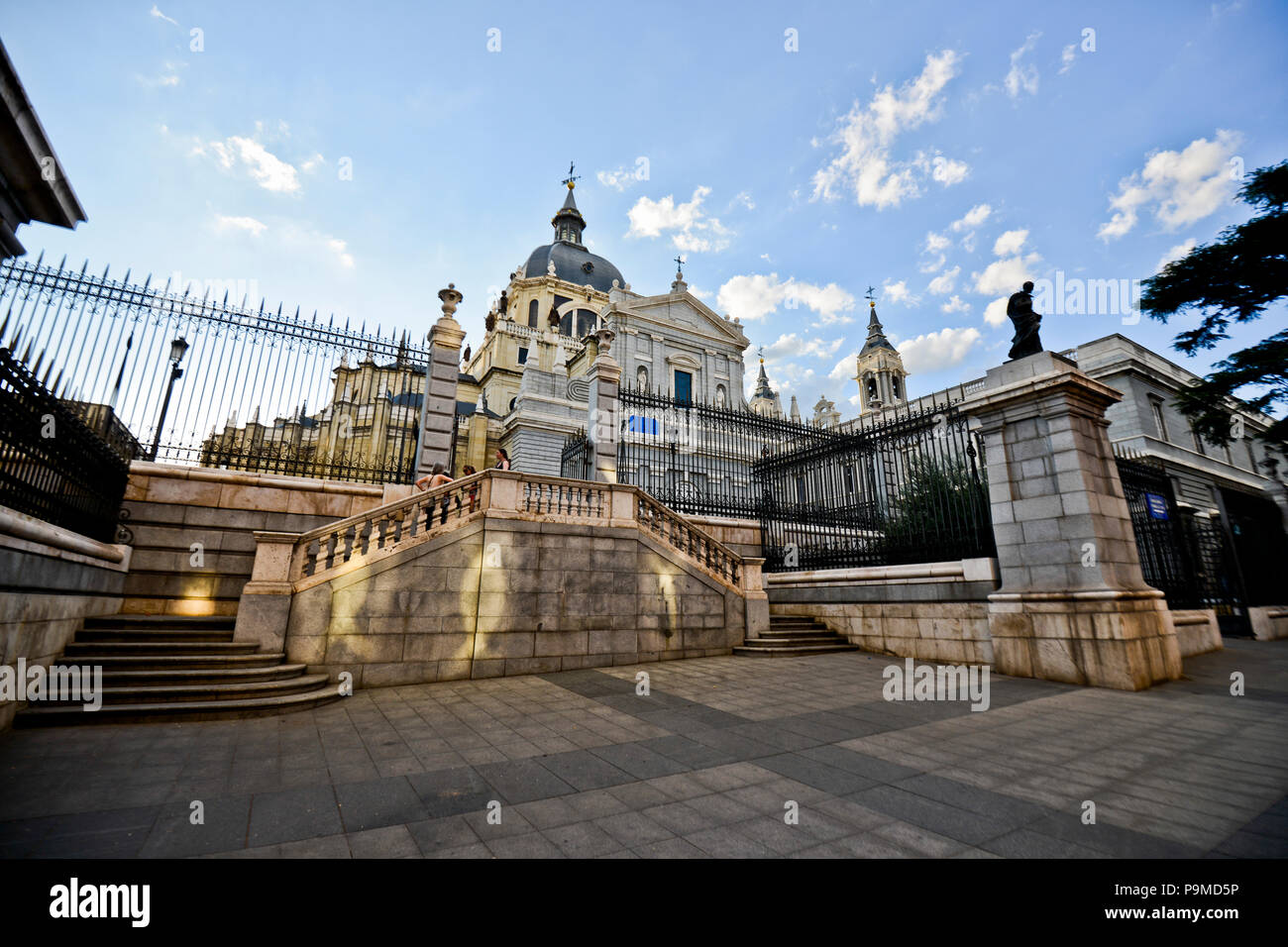 Cathédrale de l'Almudena (Catedral de la Almudena), Madrid, Espagne Banque D'Images