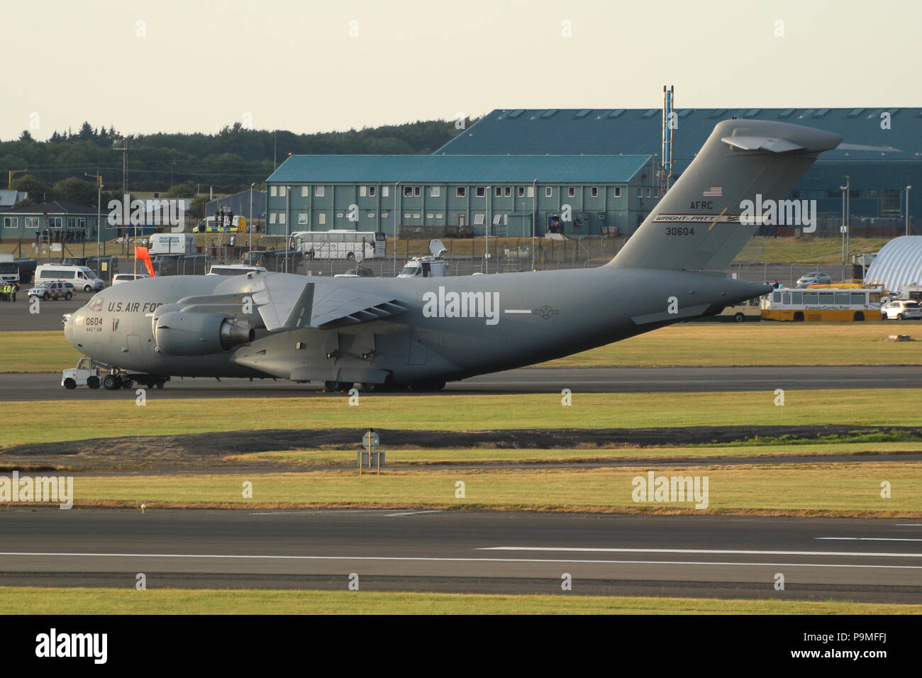 93-0604, un Boeing C-17A Globemaster III exploité par la United States Air Force (USAF), à l'aéroport de Prestwick en Ayrshire. Banque D'Images 93-0604, un Boeing C-17A Globemaster III exploité par la United States Air Force (USAF), à l'aéroport de Prestwick en Ayrshire. Banque D'Images