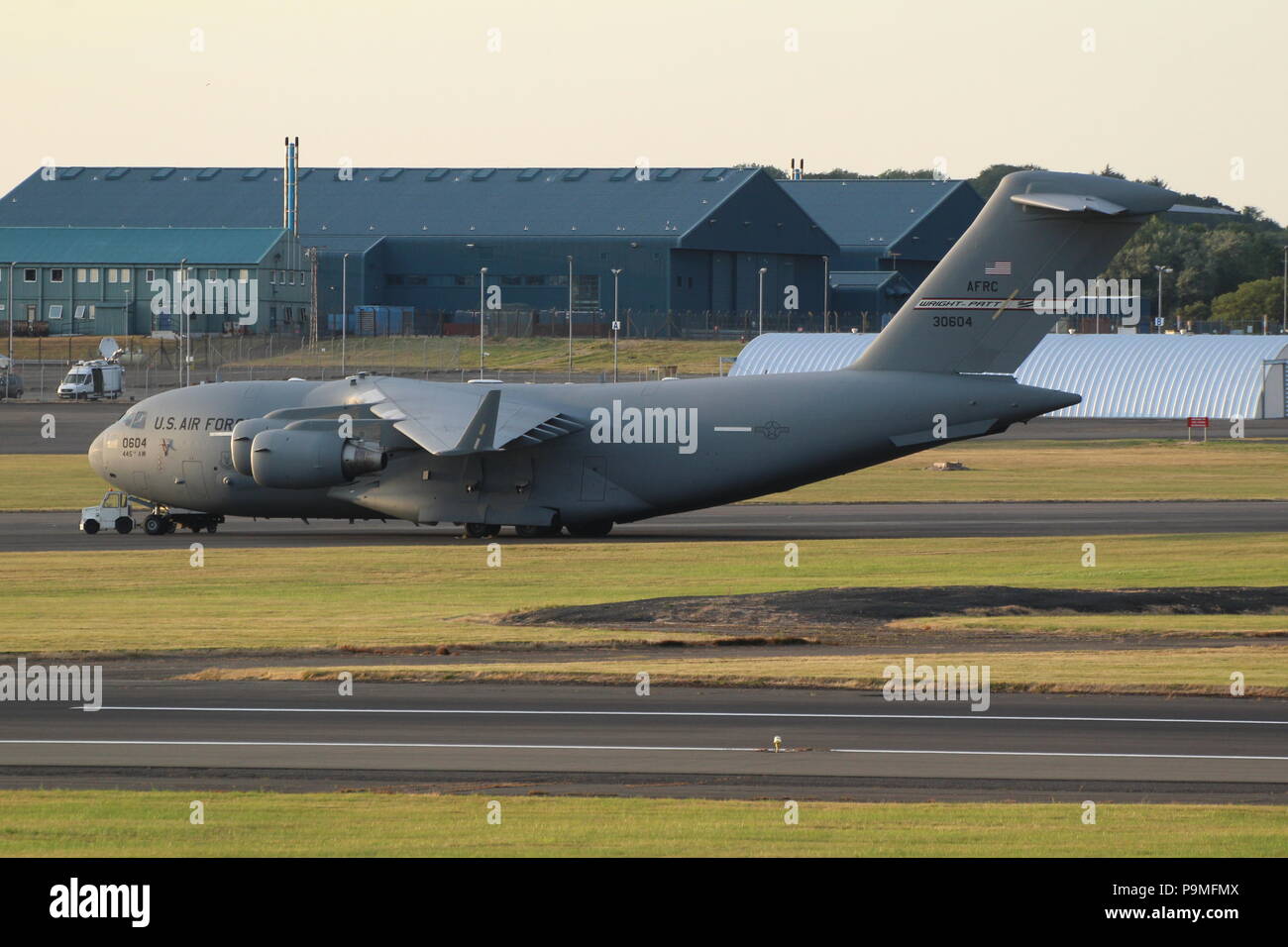 93-0604, un Boeing C-17A Globemaster III exploité par la United States Air Force (USAF), à l'aéroport de Prestwick en Ayrshire. Banque D'Images 93-0604, un Boeing C-17A Globemaster III exploité par la United States Air Force (USAF), à l'aéroport de Prestwick en Ayrshire. Banque D'Images