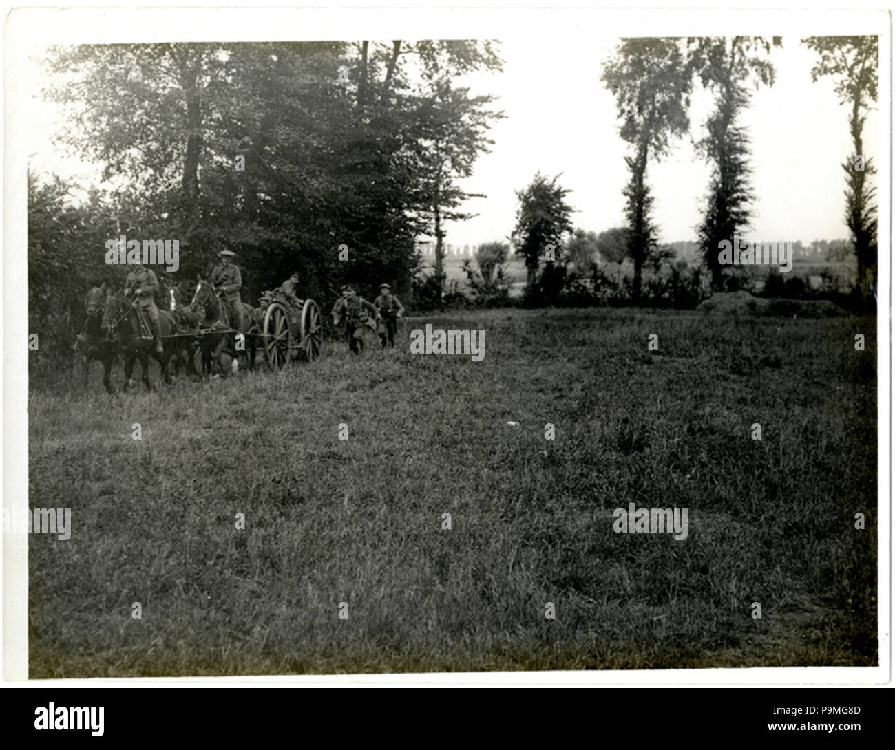 77 Un canon Maxim d'infanterie britannique entrée en action (Photo) 24-264 Banque D'Images