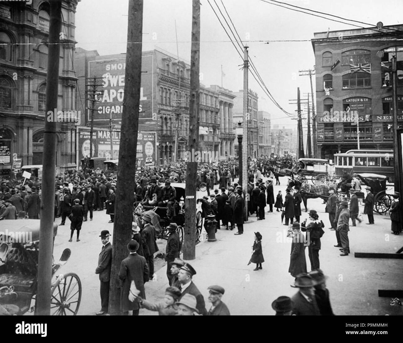 140 défilé anti-conscription au Square Victoria Banque D'Images