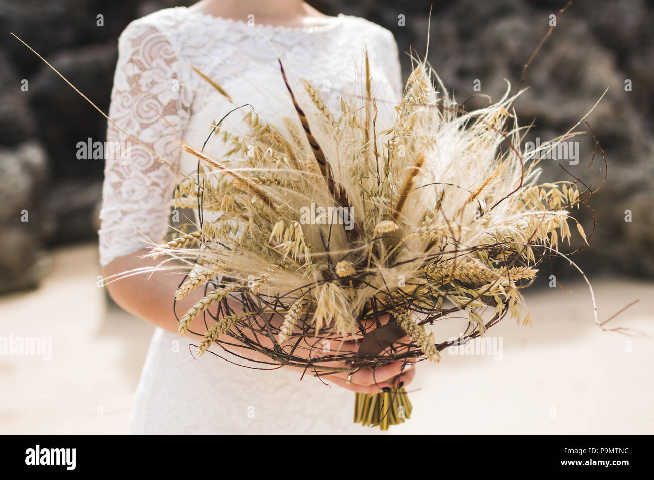 Bouquet De Mariage Avec Fleurs Séchées Et Style Boho