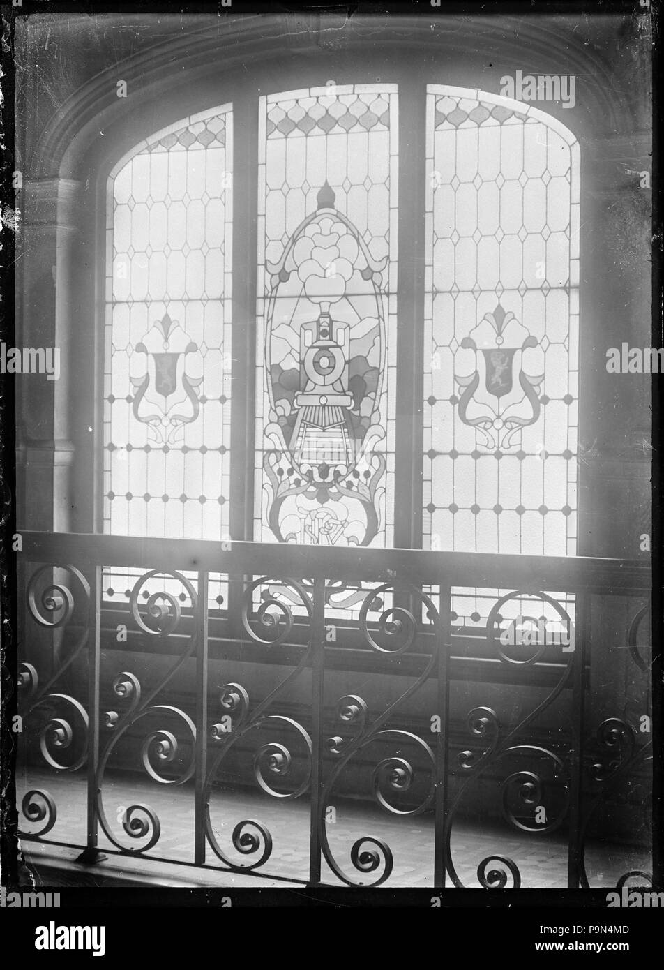 323 Vue d'un vitrail représentant l'avant d'un train, à la gare de Dunedin. 294731 ATLIB Banque D'Images