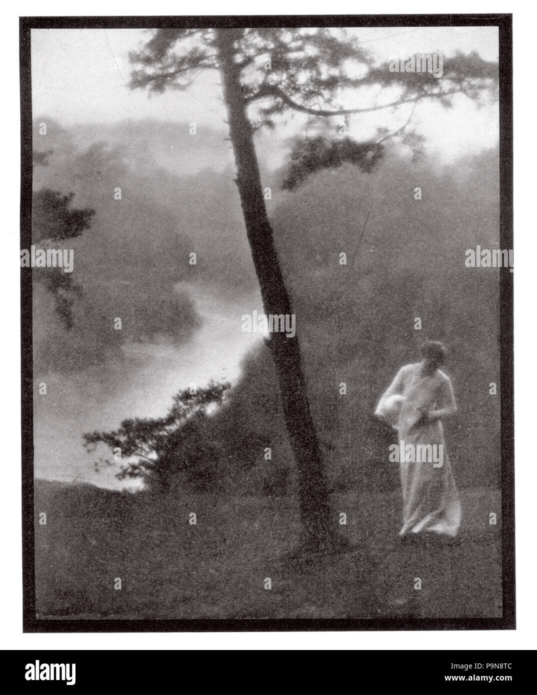 13104 Figure-Clarence avec paysage blanc H Banque D'Images