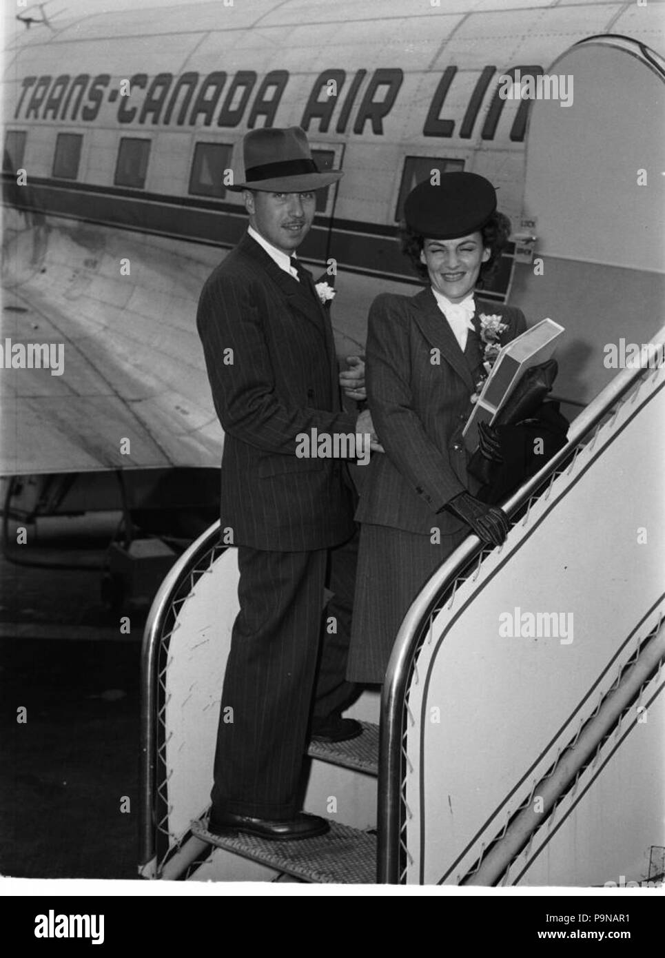 329 mariage. Yvette Villebon BAnQ P48S1P14609 Banque D'Images