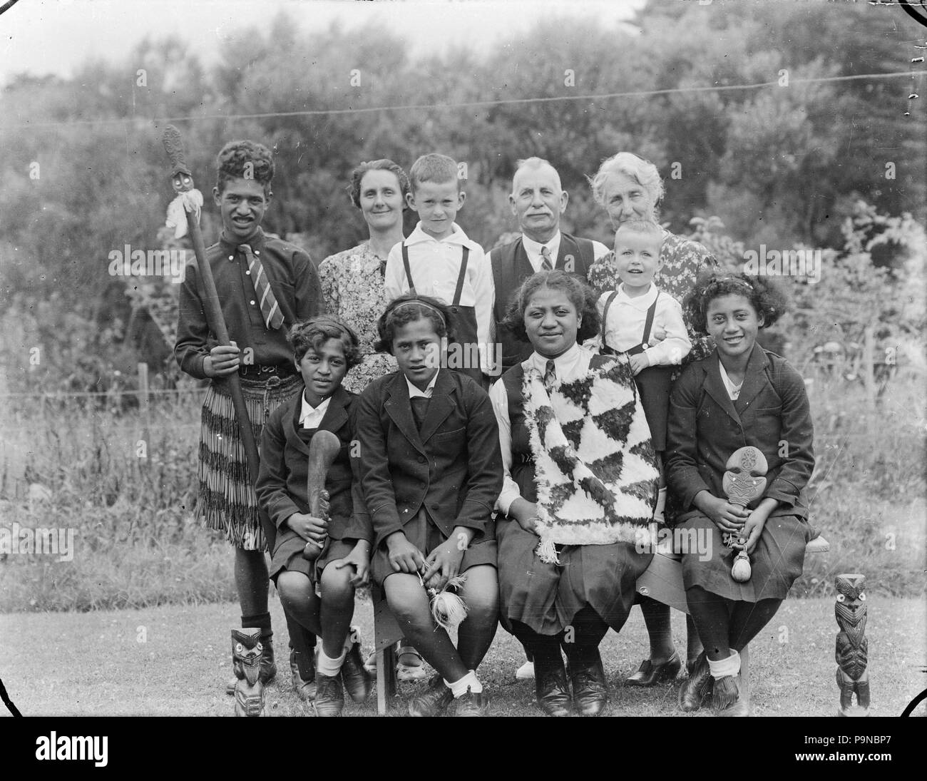334 jeunes Maoris les visiteurs de l'Exposition du Centenaire en 1940, avec leur enseignant, Mlle I D Paulger ATLIB 307125 Banque D'Images