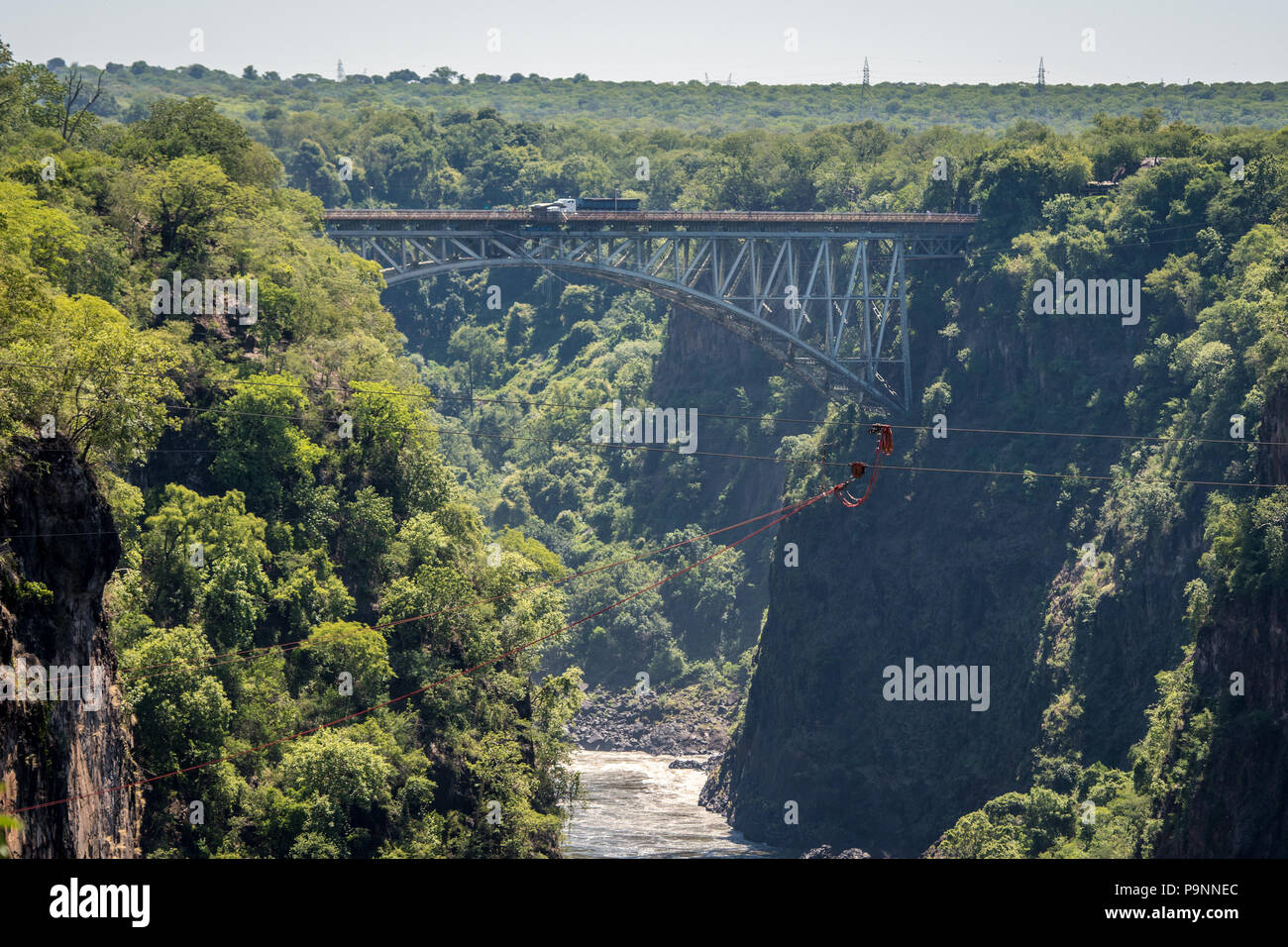 Le Victoria Falls Bridge qui traverse le fleuve Zambèze et liens du Zimbabwe et de la Zambie. Hwange, Zimbabwe Banque D'Images