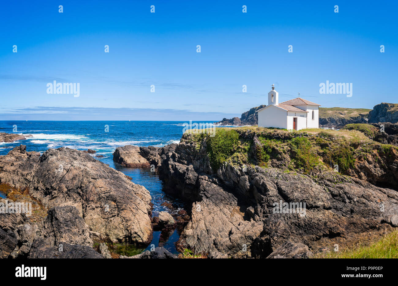 L'ermitage de la Virgen del Puerto en Meirás, La Corogne, Galice ...