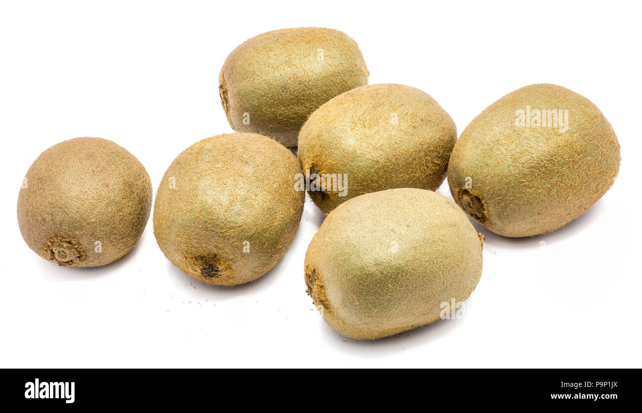 Groupe d'ensemble flou les kiwis (Chinese gooseberry) isolé sur fond blanc Banque D'Images