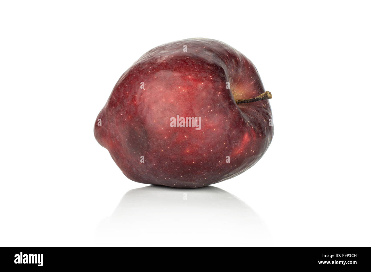 Une pomme fraîche délicieux rouge isolé sur fond blanc Banque D'Images