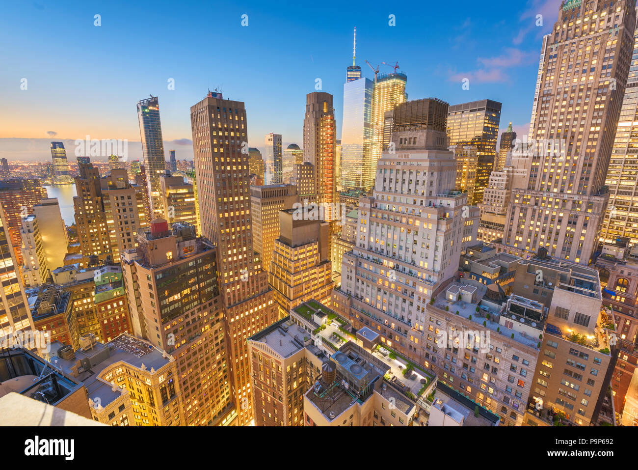 New York, New York, USA Le Lower Manhattan cityscape Quartier Financier de dessus au crépuscule. Banque D'Images