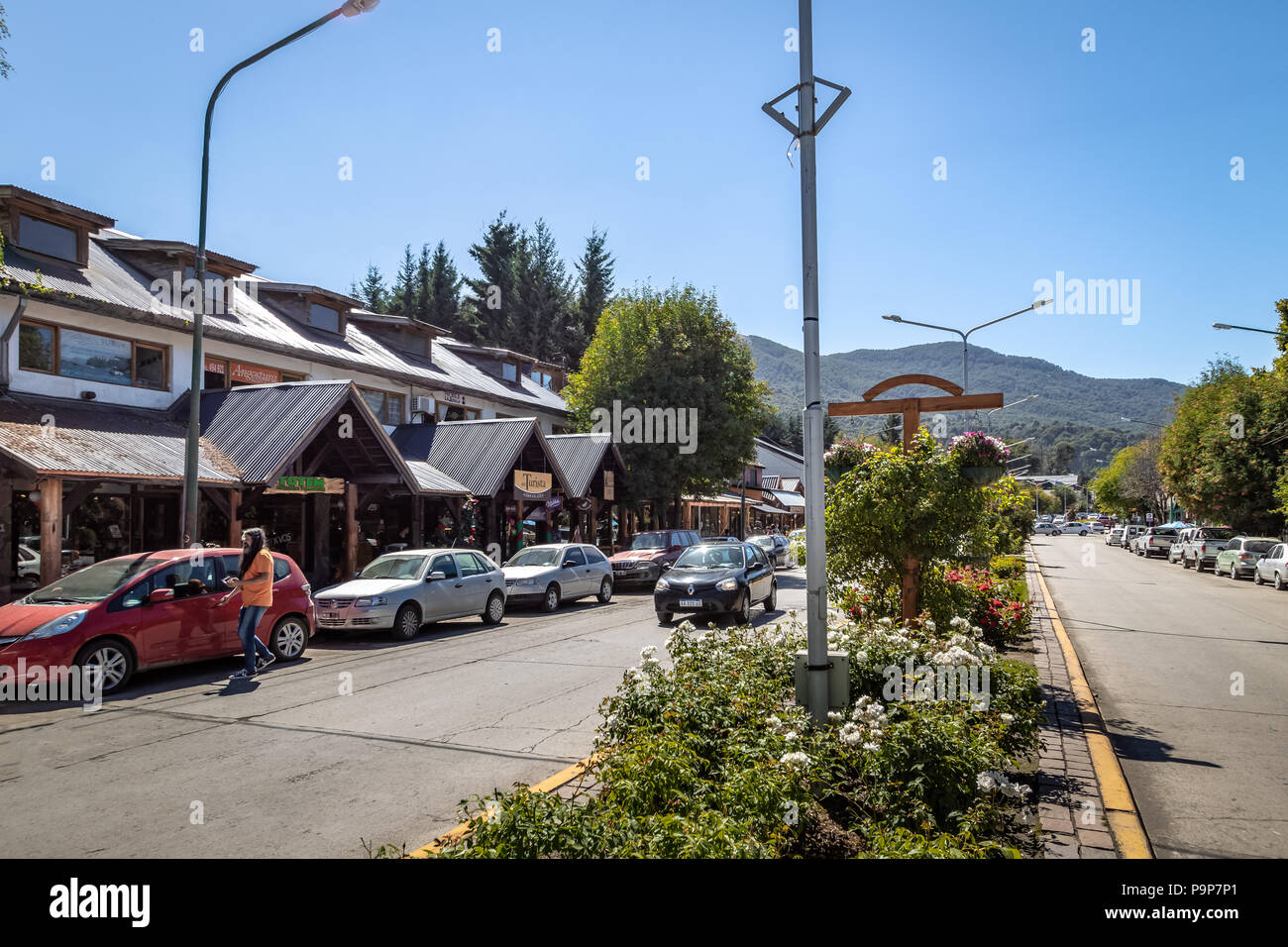 Street dans la ville de Villa La Angostura - Villa La Angostura, Patagonie, Argentine Banque D'Images