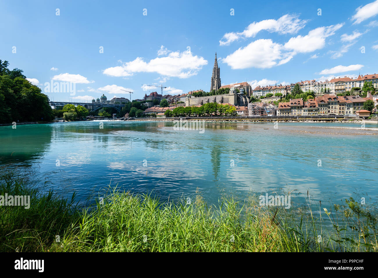 Berne, la capitale de la Suisse, est construit autour d'un escroc dans l'Aare. Il tire ses origines du 12ème siècle, avec son archit Banque D'Images
