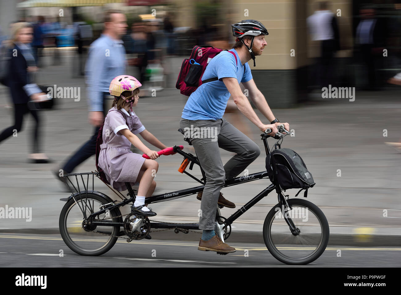 Une forme alternative de transport sur London's school run Banque D'Images
