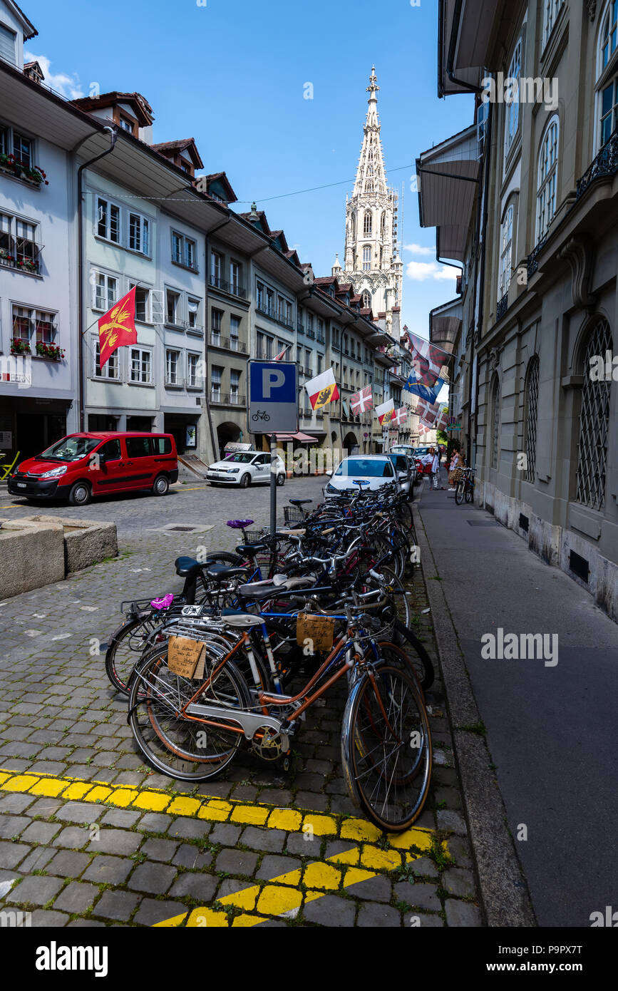 Berne, la capitale de la Suisse, est construit autour d'un escroc dans l'Aare. Il tire ses origines du 12ème siècle, avec son archit Banque D'Images