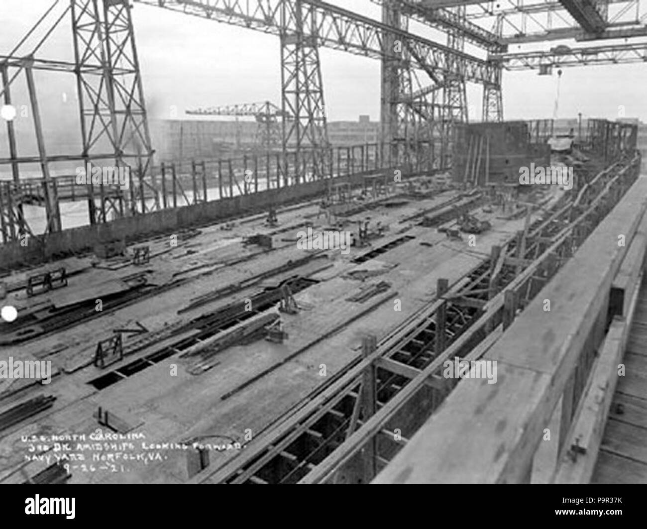 190 BB-52 Caroline du PCU, vue à partir de la 3e plate-forme au milieu du navire à l'avant Banque D'Images