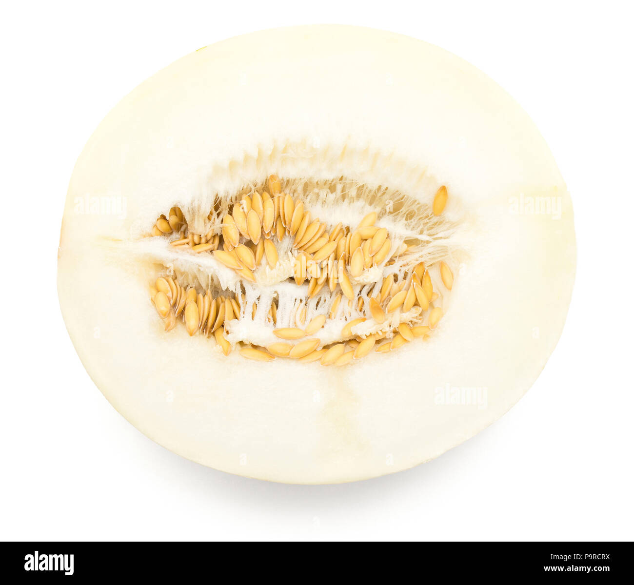 Un melon Piel de Sapo (miellat), la moitié des semences top view isolé sur fond blanc Banque D'Images