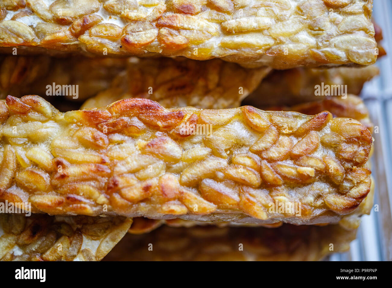 Morceaux de tempeh frit. Vue d'en haut. Close-up. Banque D'Images