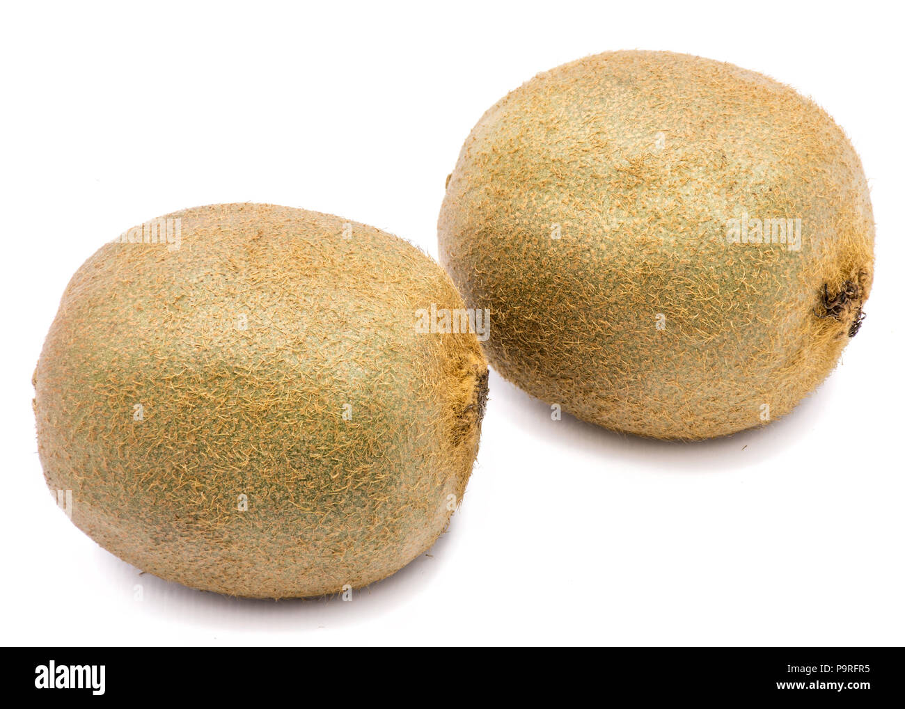 Ensemble de deux kiwis (Chinese gooseberry) isolé sur fond blanc Banque D'Images