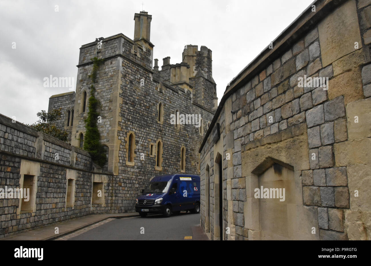 G4S van en dehors de Henry III Tower à l'intérieur des remparts du château de Windsor, Windsor, Royaume-Uni. Banque D'Images