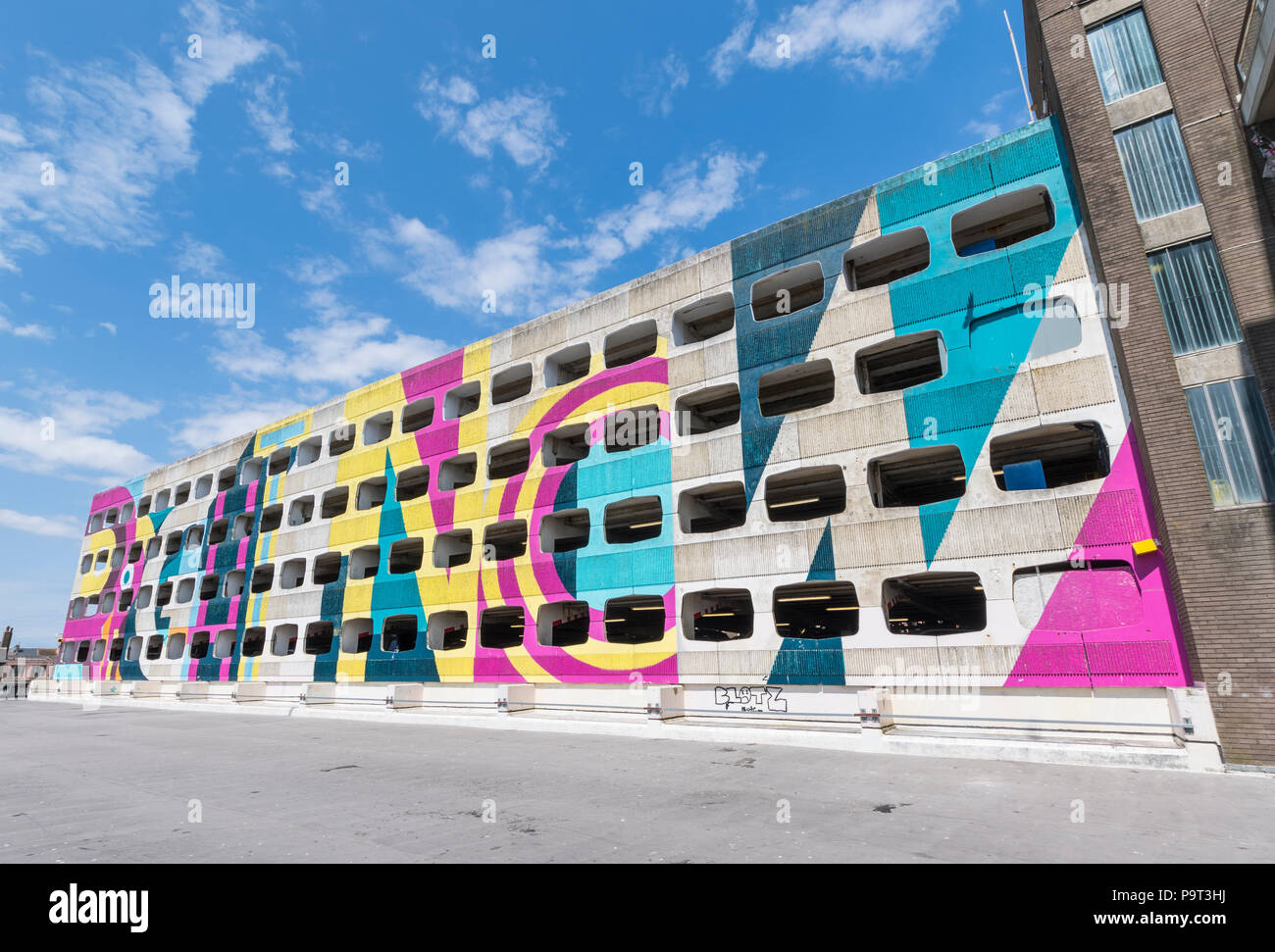 Peinture sur le Grafton sur plusieurs étages, le plus grand d'art en plein air. Parking Grafton à Worthing, West Sussex, Angleterre, Royaume-Uni. Banque D'Images
