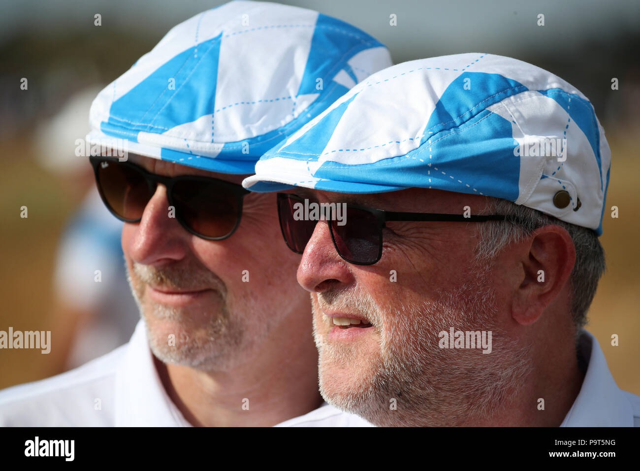 Surveiller l'action des spectateurs lors de la première journée de l'Open Championship 2018 à Carnoustie Golf Links, Angus. Banque D'Images