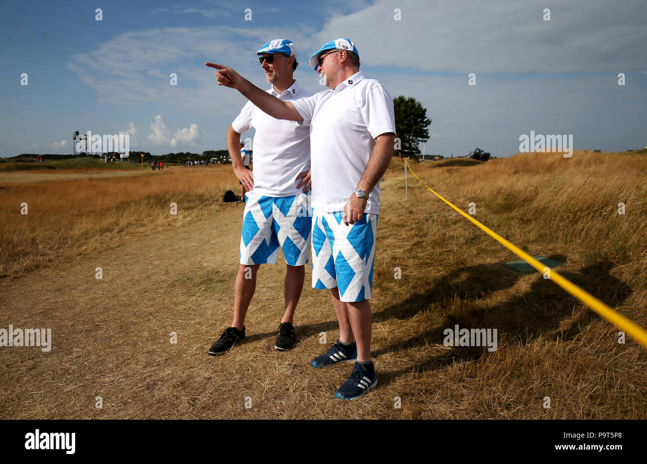 Surveiller l'action des spectateurs lors de la première journée de l'Open Championship 2018 à Carnoustie Golf Links, Angus. Banque D'Images