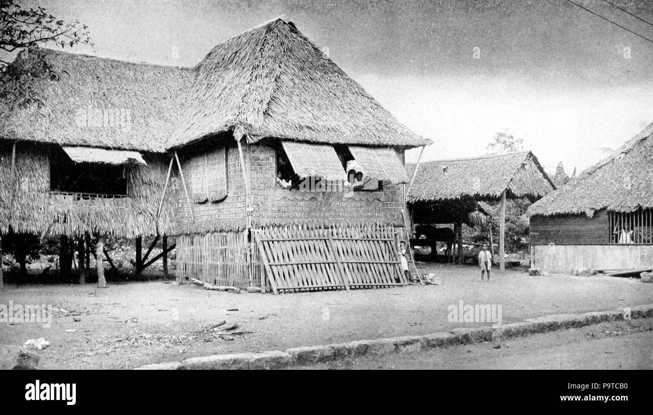 . Anglais : une maison de campagne dans les Philippines, typique de la native philippins. publié 1921 335 Collier's 1921 Îles Philippines - pays maison typique des Philippins indigènes Banque D'Images