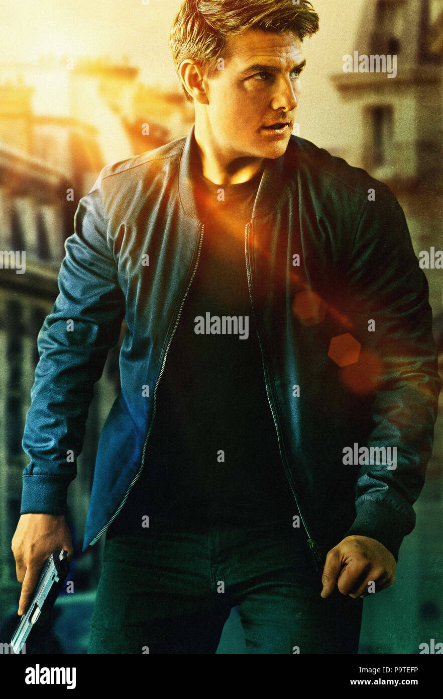 DATE DE SORTIE : Juillet 27, 2018 Title : Mission : Impossible - Fallout Studio : Paramount Pictures Réalisateur : Christopher McQuarrie PLOT : Ethan Hunt et son équipe du FMI, avec quelques alliés familiers, course contre la montre après une mission qui a mal tourné. Avec : TOM CRUISE Poster art comme Ethan Hunt. (Crédit Image : © Paramount Pictures/photos) Banque D'Images